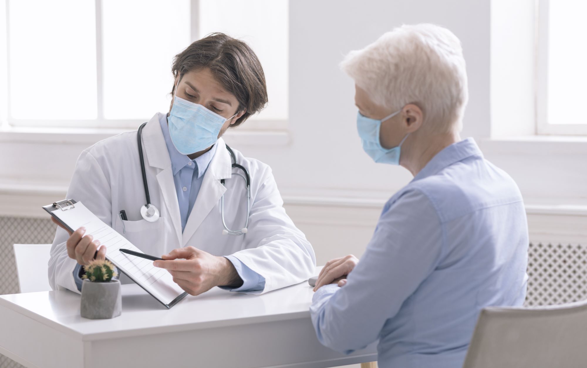 Arzt Patient Vertrauen AdobeStock 349838850